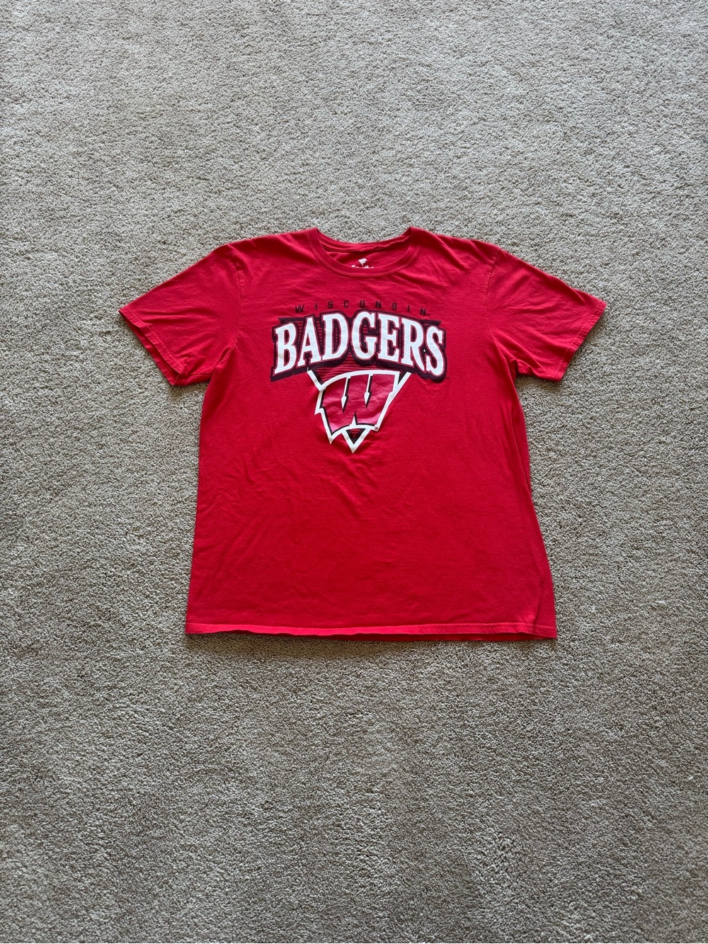 Size Large Red Wisconsin Badgers T-Shirt, Great Condition
